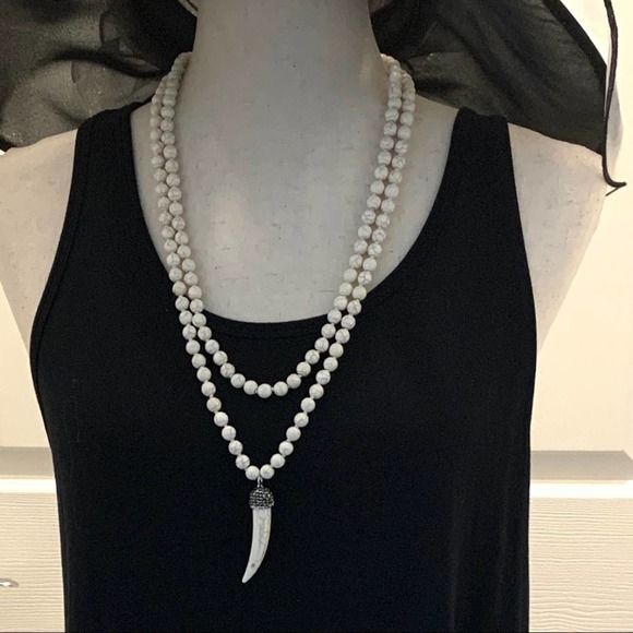 Howlite knotted beaded long gemstone necklace Horn pendant. - Picture 2 of 6